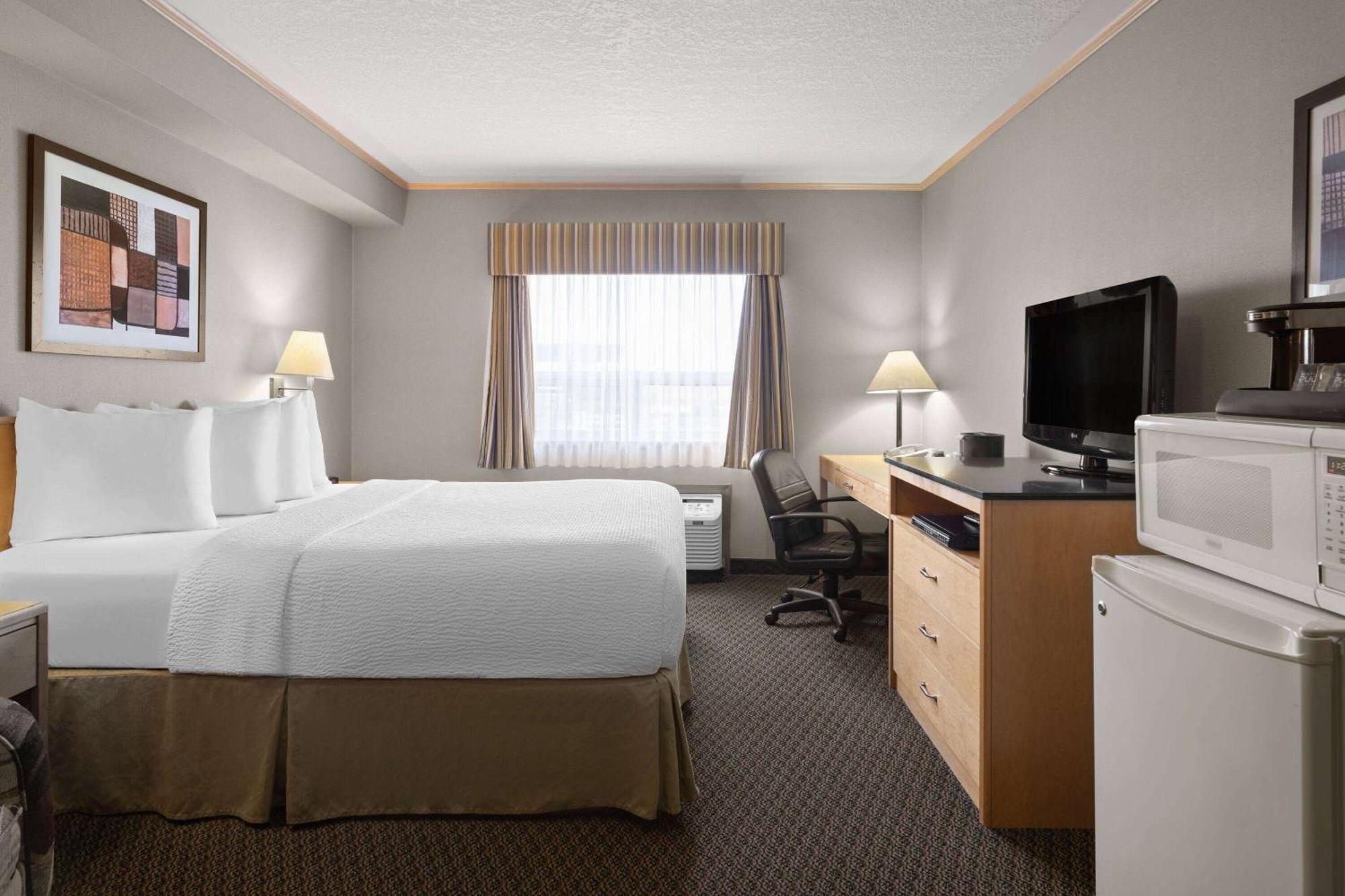 Travelodge By Wyndham Fort Mcmurray Exteriör bild